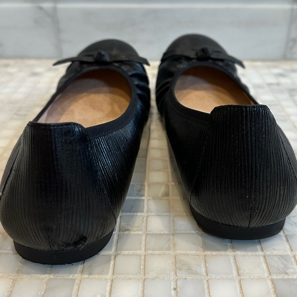 Vionic Black Leather Amorie Ballet Flat Retired with Arch Support - Picture 4 of 11